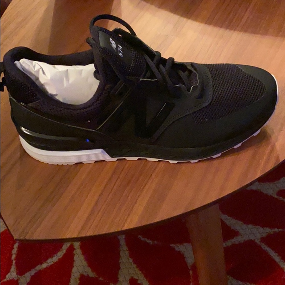 New Balance Sneakers Men’s US Size 7.5